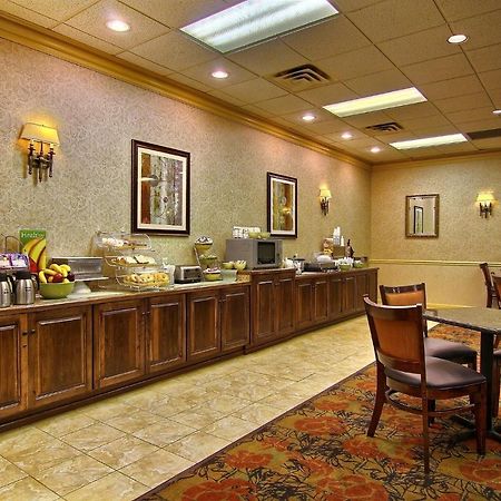 Quality Inn & Suites Mansfield Extérieur photo