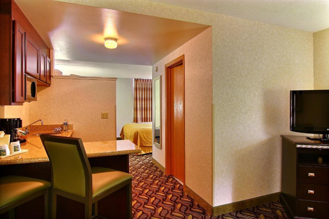 Quality Inn & Suites Mansfield Extérieur photo