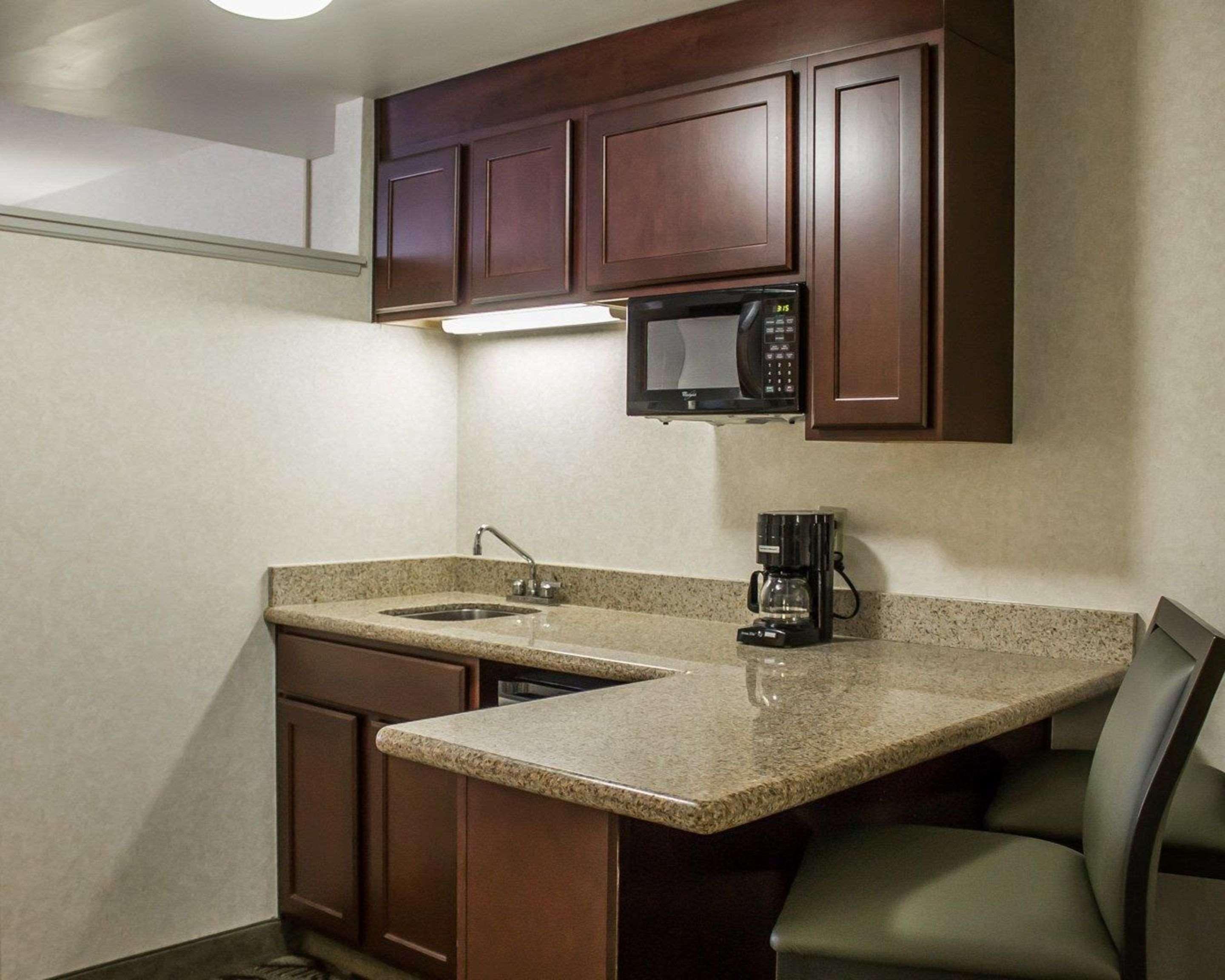 Quality Inn & Suites Mansfield Extérieur photo