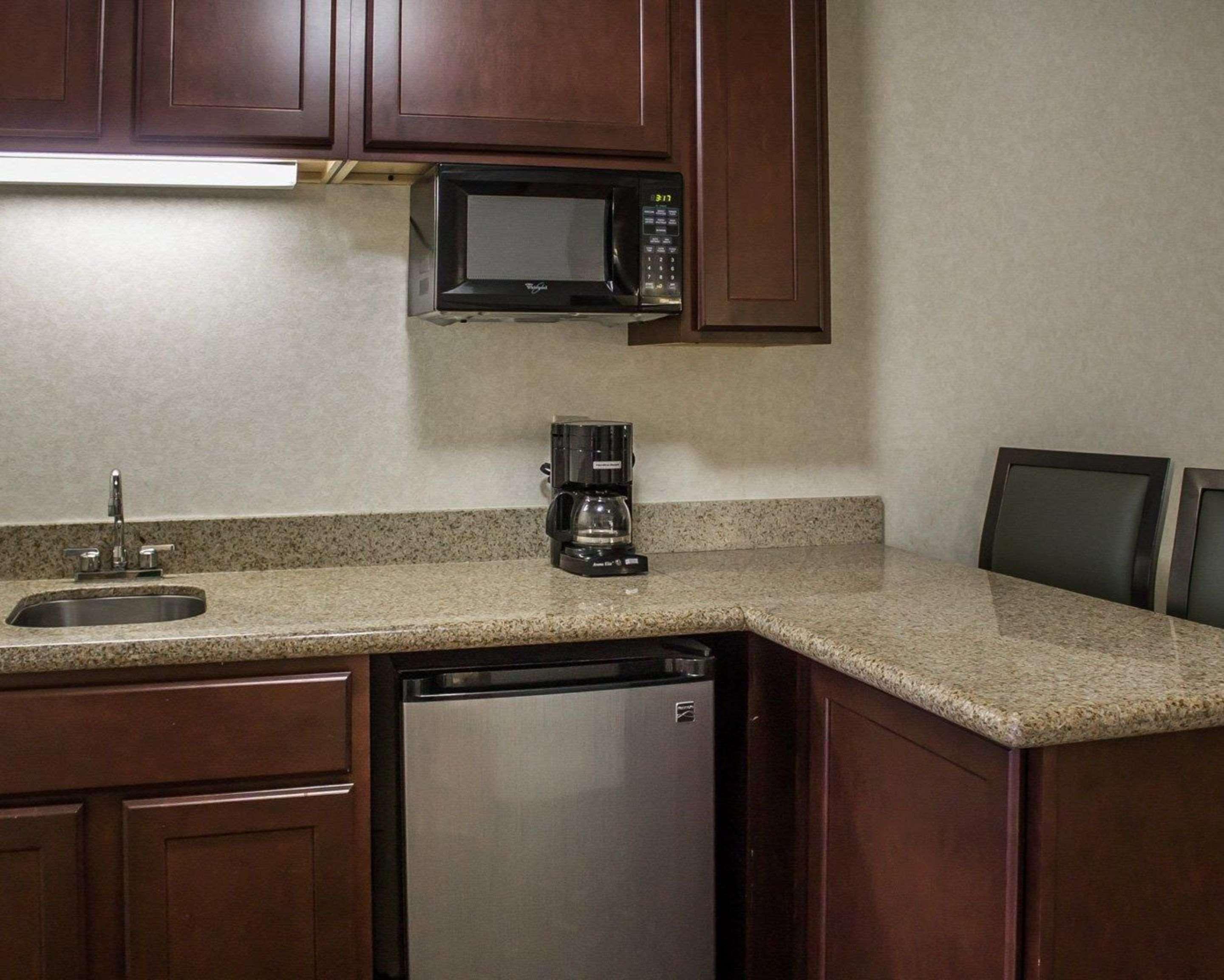 Quality Inn & Suites Mansfield Extérieur photo
